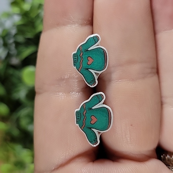 Sweater Weather Stud Earrings - Picture 1 of 7